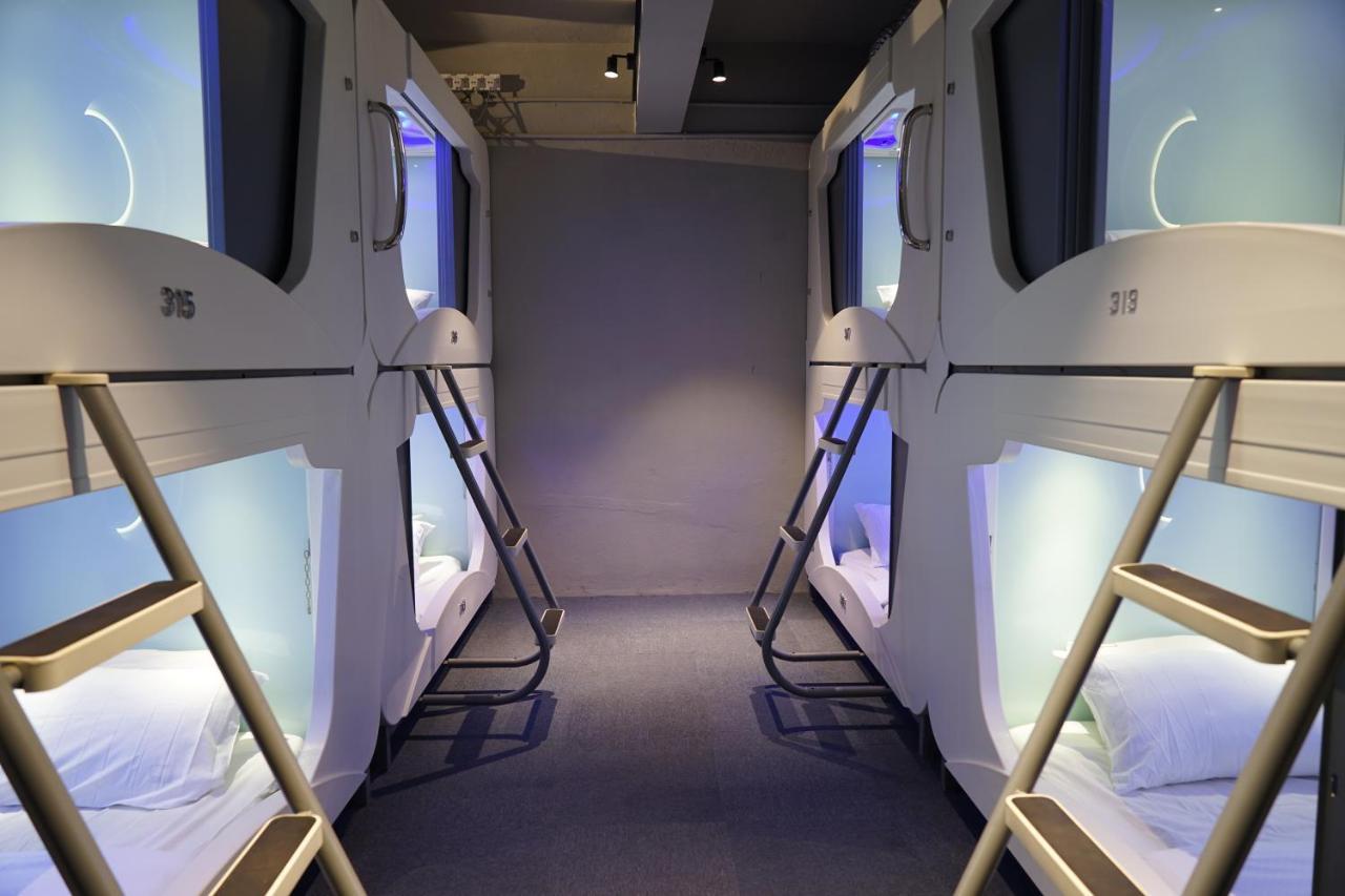 Q Capsule Hotel George Town Zewnętrze zdjęcie