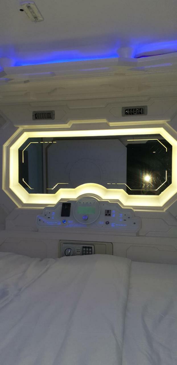 Q Capsule Hotel George Town Zewnętrze zdjęcie