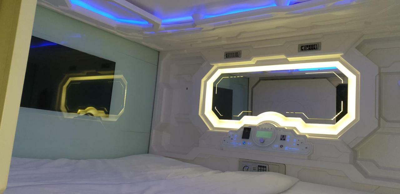 Q Capsule Hotel George Town Zewnętrze zdjęcie